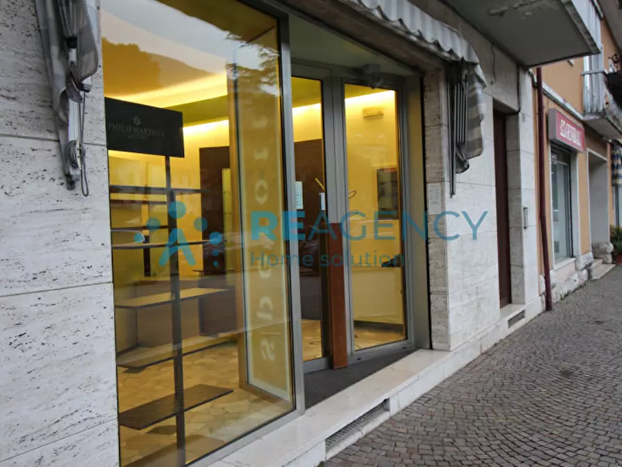 Immagine 2 di Negozio in vendita  in Piazzale Vittoria 49 a Piovene Rocchette