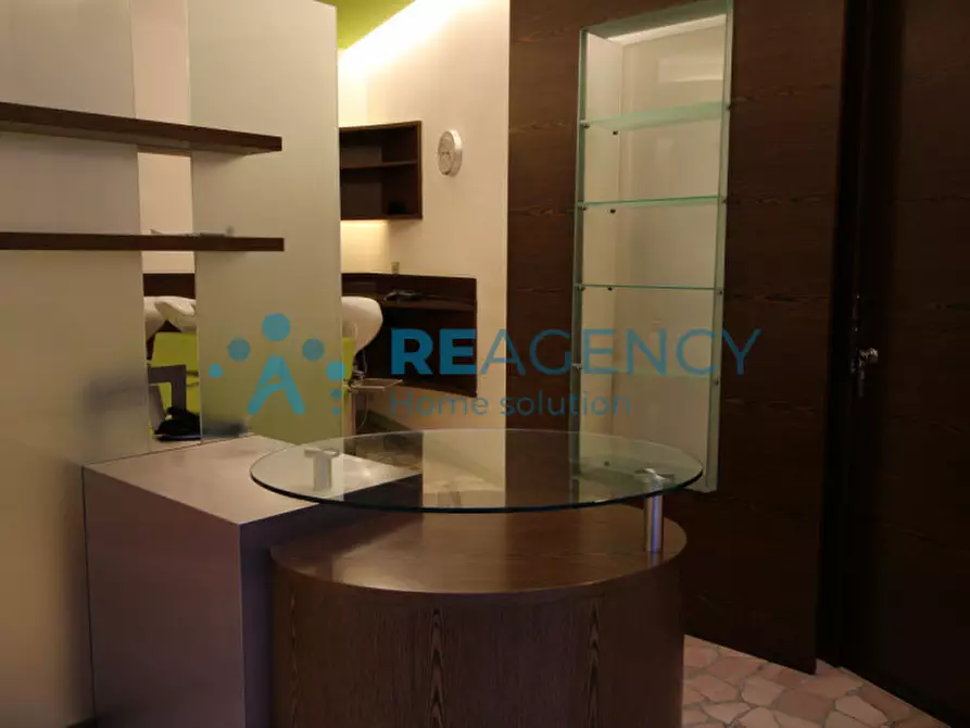 Immagine 5 di Negozio in vendita  in Piazzale Vittoria 49 a Piovene Rocchette