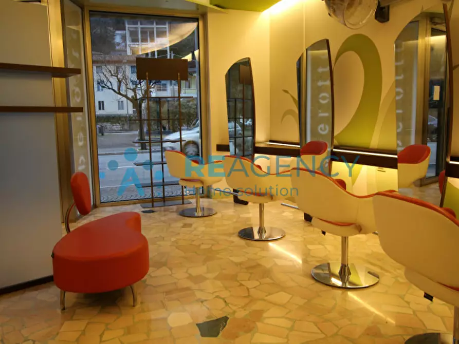 Immagine 9 di Negozio in vendita  in Piazzale Vittoria 49 a Piovene Rocchette