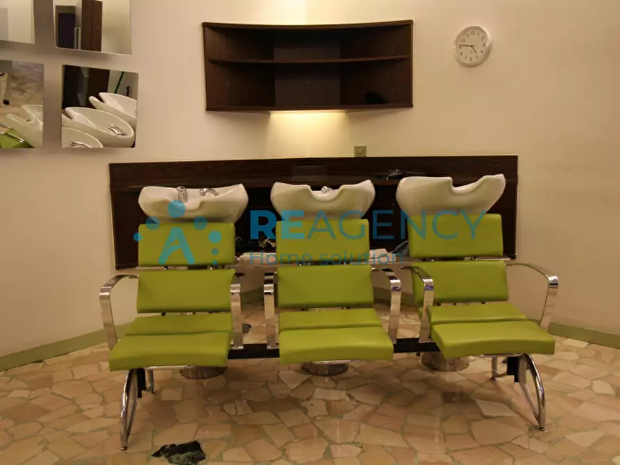 Immagine 11 di Negozio in vendita  in Piazzale Vittoria 49 a Piovene Rocchette