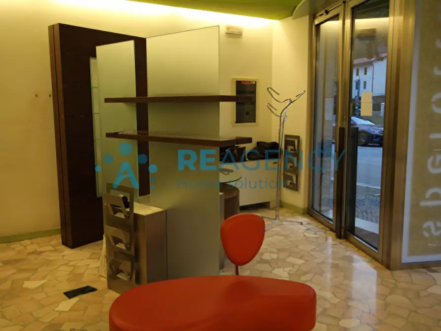 Immagine 12 di Negozio in vendita  in Piazzale Vittoria 49 a Piovene Rocchette