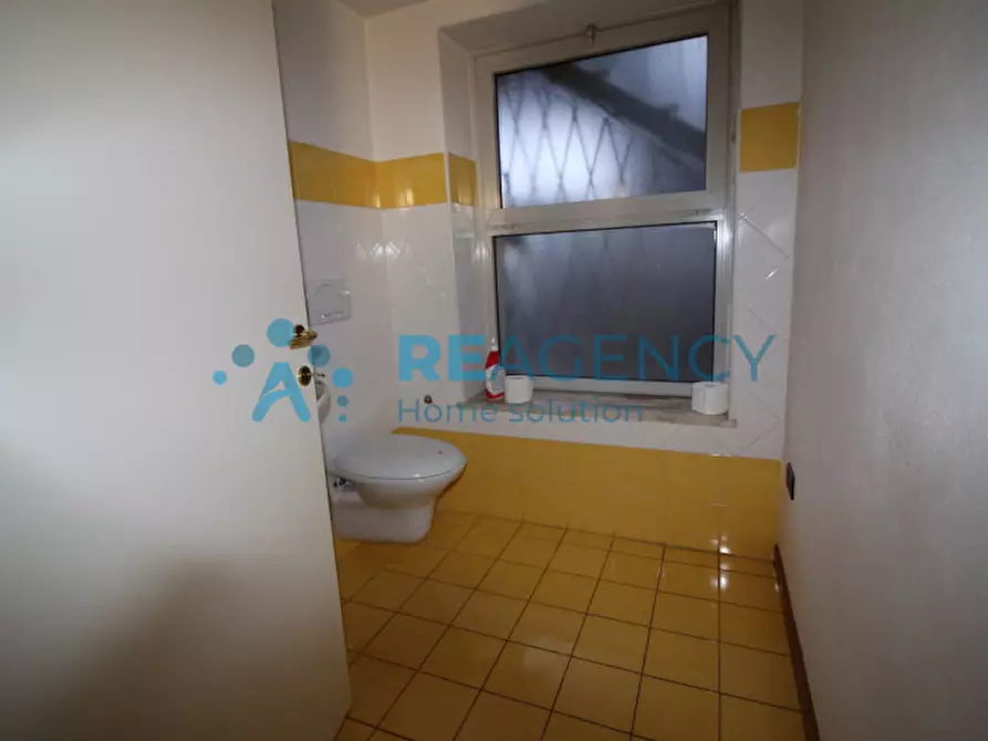 Immagine 13 di Negozio in vendita  in Piazzale Vittoria 49 a Piovene Rocchette