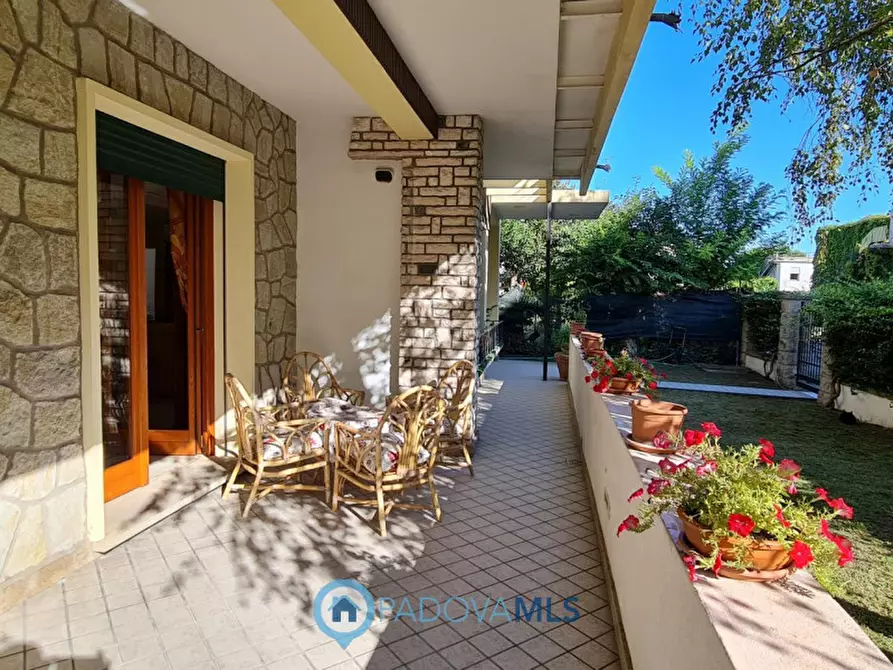 Immagine 2 di Casa indipendente in vendita  in Viale delle Terme a Abano Terme