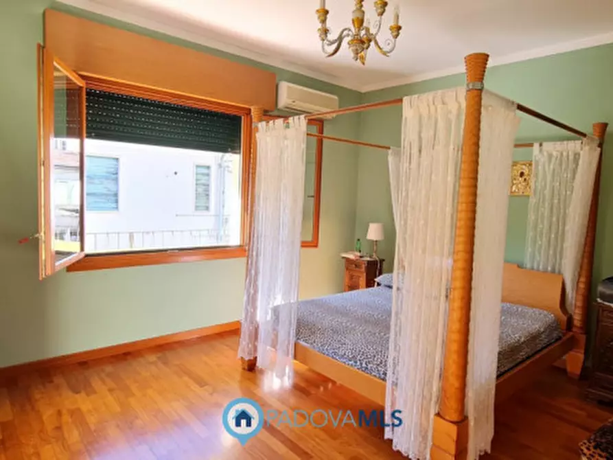 Immagine 21 di Casa indipendente in vendita  in Viale delle Terme a Abano Terme