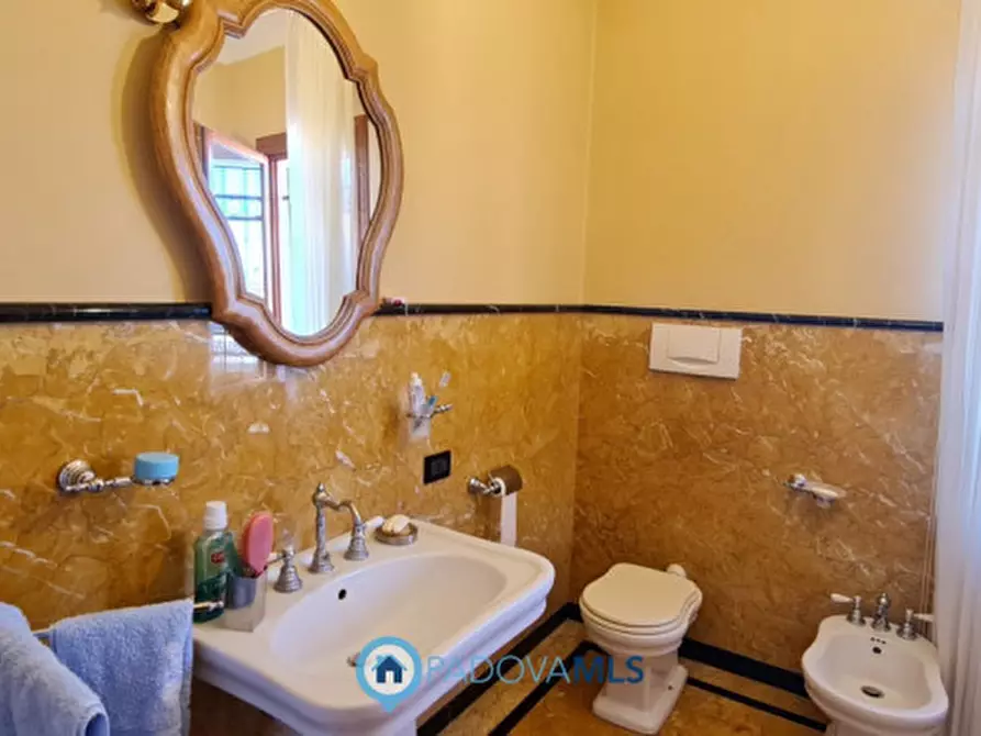 Immagine 23 di Casa indipendente in vendita  in Viale delle Terme a Abano Terme