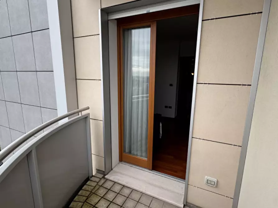 Immagine 17 di Appartamento in vendita  in via zandonai a Venezia