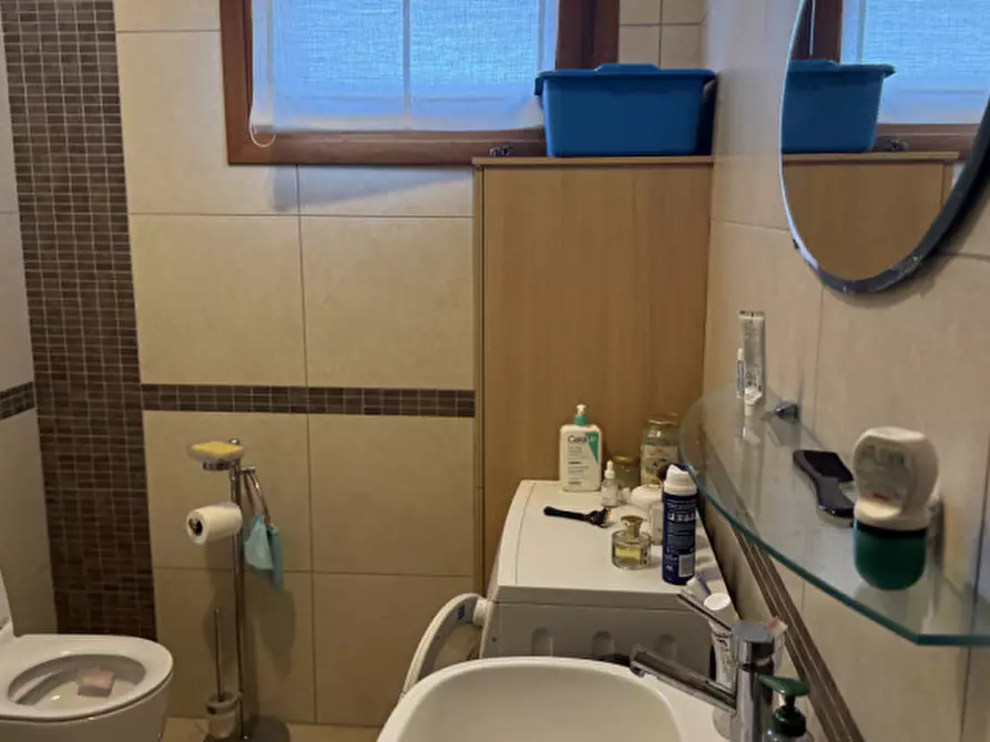 Immagine 18 di Appartamento in vendita  in via zandonai a Venezia