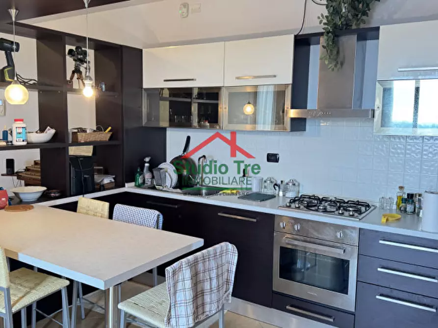 Immagine 5 di Appartamento in vendita  in via zandonai a Venezia