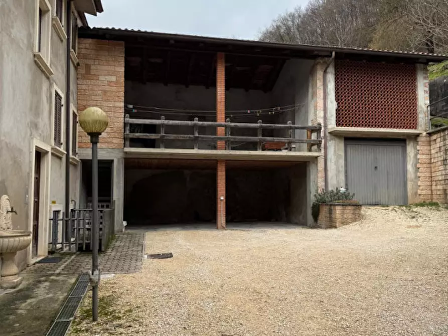 Immagine 1 di Garage in vendita  in Piazza a Badia Calavena