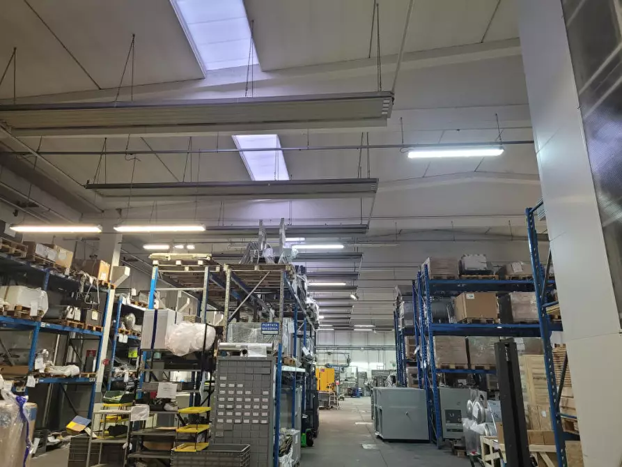 Immagine 5 di Capannone industriale in affitto  a Modena