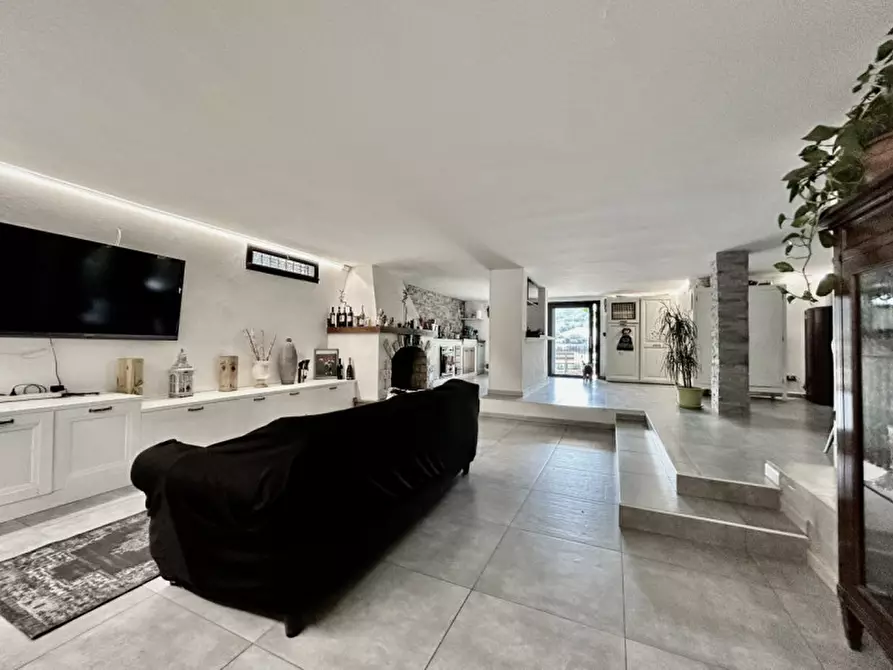 Immagine 5 di Villa in vendita  in via frascole a Dicomano