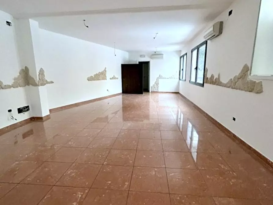 Immagine 3 di Negozio in vendita  in via Ceron a Padova