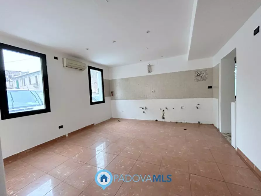 Immagine 4 di Negozio in vendita  in via Ceron a Padova