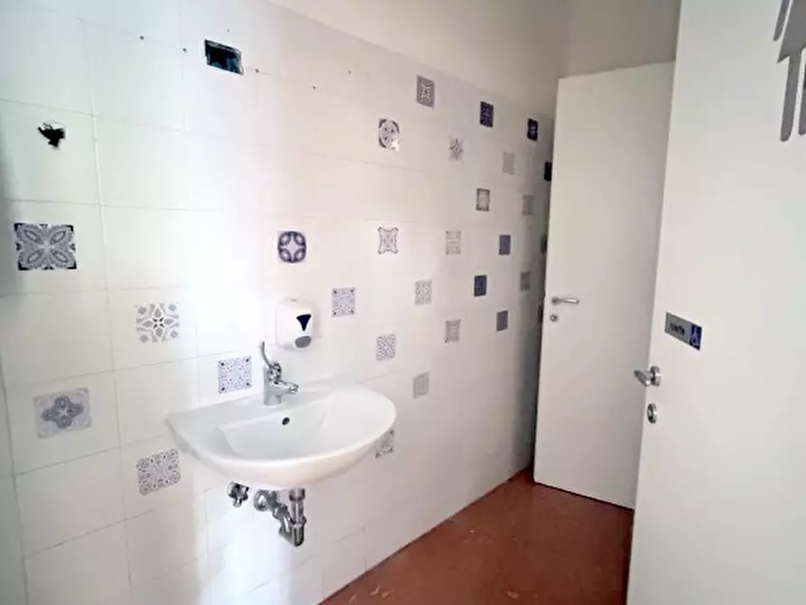 Immagine 7 di Negozio in vendita  in via Ceron a Padova