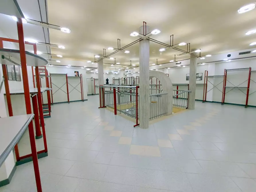 Immagine 2 di Negozio in affitto  in via Dei Colli a Padova