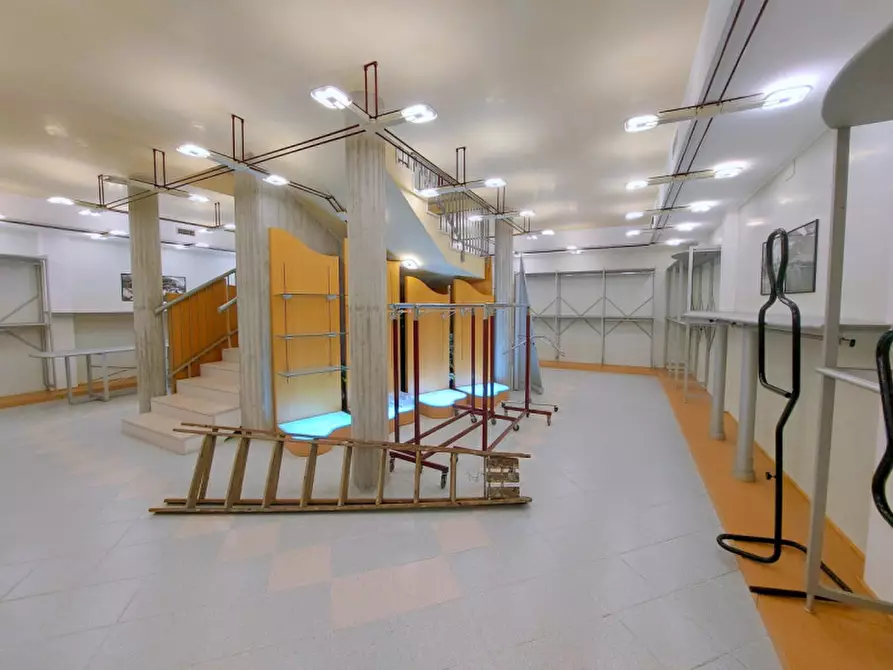 Immagine 5 di Negozio in affitto  in via Dei Colli a Padova