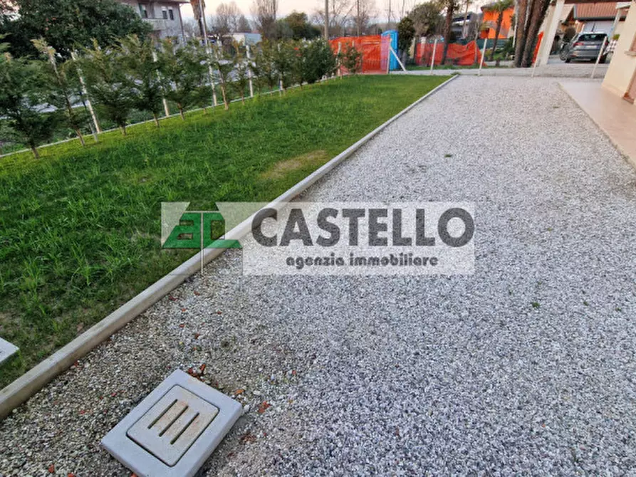 Immagine 3 di Casa trifamiliare in vendita  in Via Brenta 30 a Campodarsego