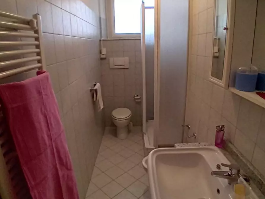 Immagine 8 di Appartamento in vendita  in via roma 152 a Castiglione Del Lago