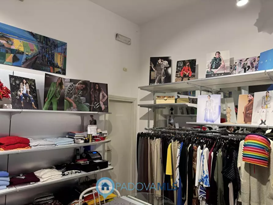 Immagine 3 di Attività commerciale in vendita  in Via del santo, 34 a Padova