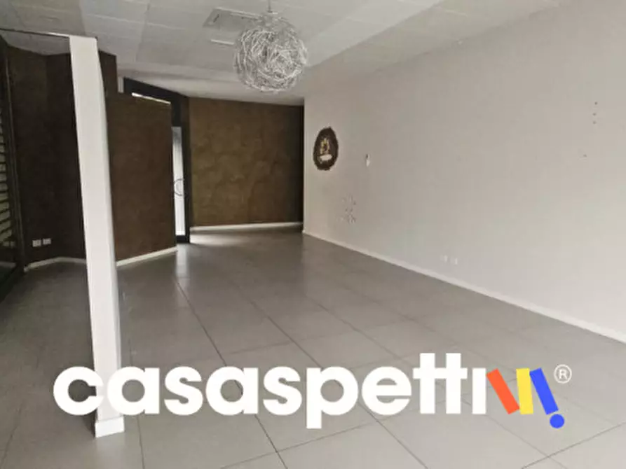 Immagine 9 di Negozio in affitto  in Via Bruno buozzi,9 a Monterotondo