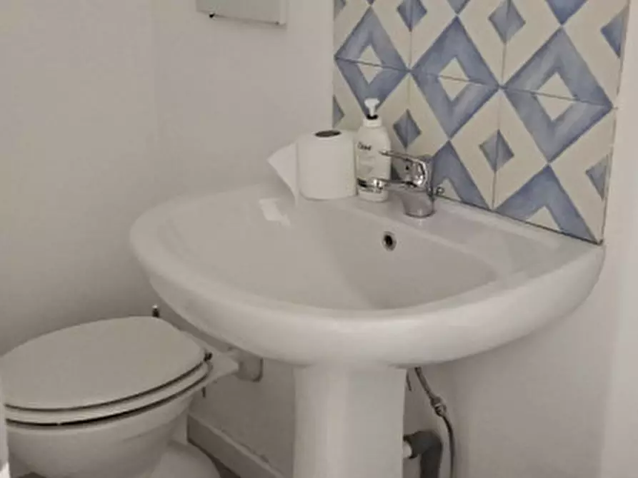 Immagine 10 di Negozio in affitto  in Via Bruno buozzi,9 a Monterotondo