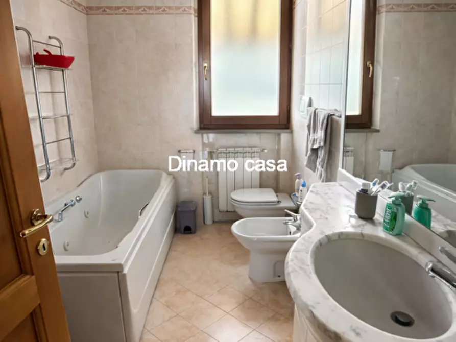 Immagine 9 di Appartamento in vendita  in Via del Mandorlo a Prato