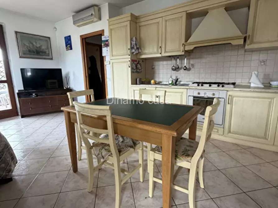 Immagine 11 di Appartamento in vendita  in Via del Mandorlo a Prato