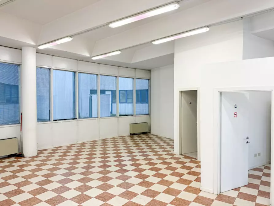 Immagine 2 di Ufficio in vendita  in Strada Padana verso Verona a Vicenza