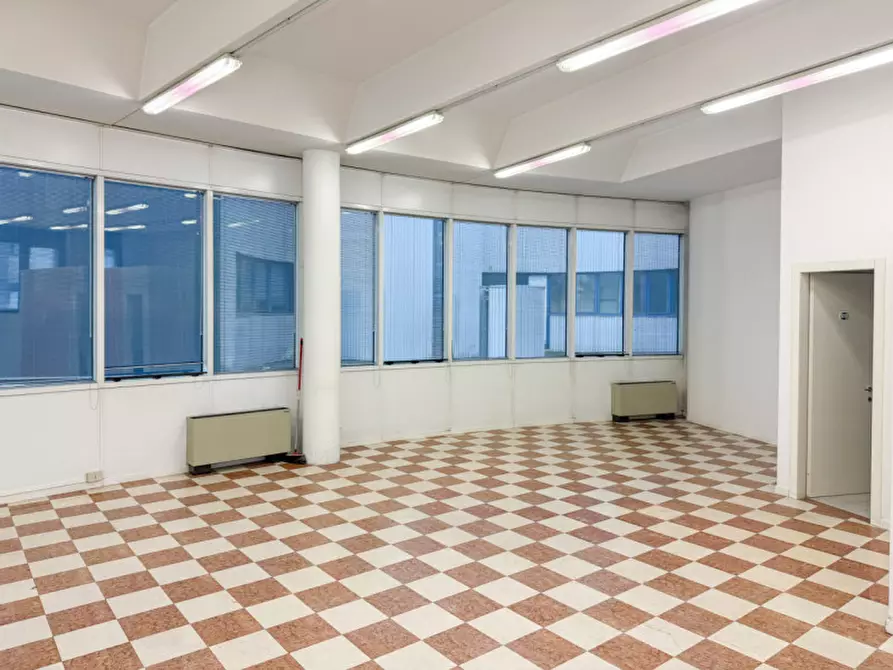 Immagine 5 di Ufficio in vendita  in Strada Padana verso Verona a Vicenza