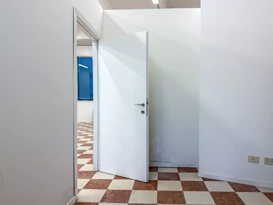 Immagine 8 di Ufficio in vendita  in Strada Padana verso Verona a Vicenza