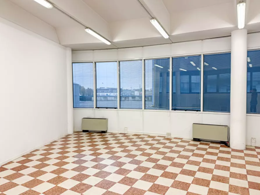 Immagine 12 di Ufficio in vendita  in Strada Padana verso Verona a Vicenza