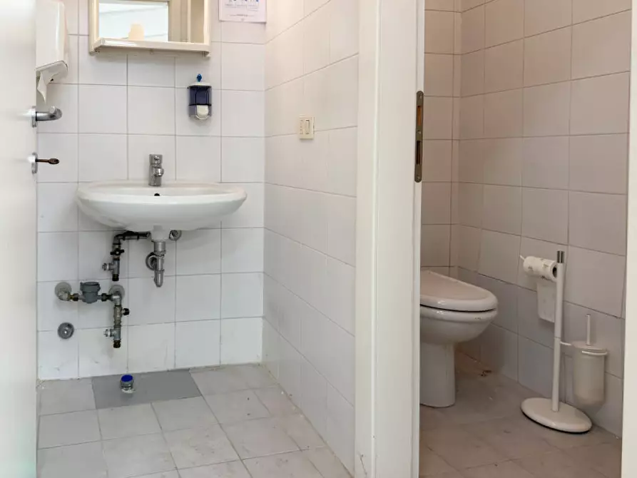 Immagine 15 di Ufficio in vendita  in Strada Padana verso Verona a Vicenza