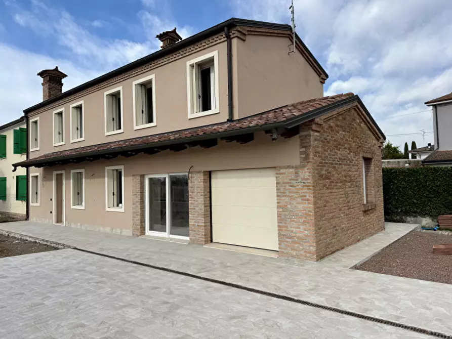 Immagine 1 di Casa bifamiliare in vendita  in Via Padana Inferiore Est 99/B a Legnago