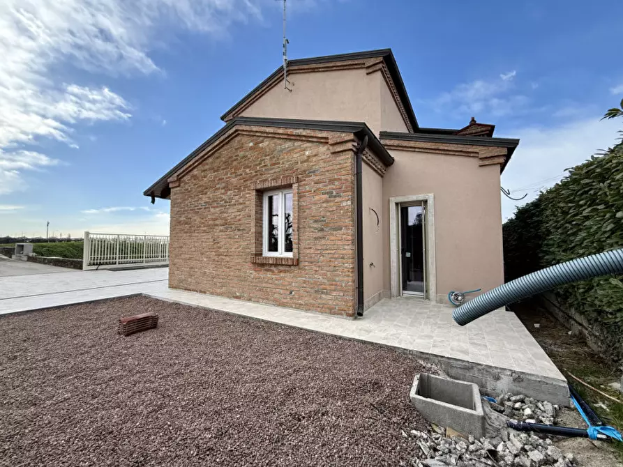 Immagine 14 di Casa bifamiliare in vendita  in Via Padana Inferiore Est 99/B a Legnago