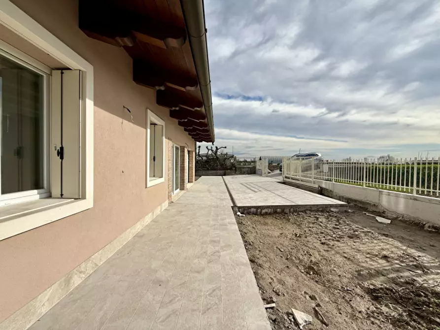 Immagine 17 di Casa bifamiliare in vendita  in Via Padana Inferiore Est 99/B a Legnago