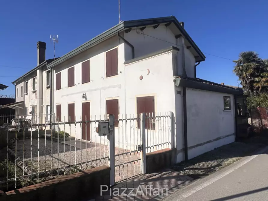 Immagine 2 di Casa bifamiliare in vendita  in Via Cesare Balbo a Candiana