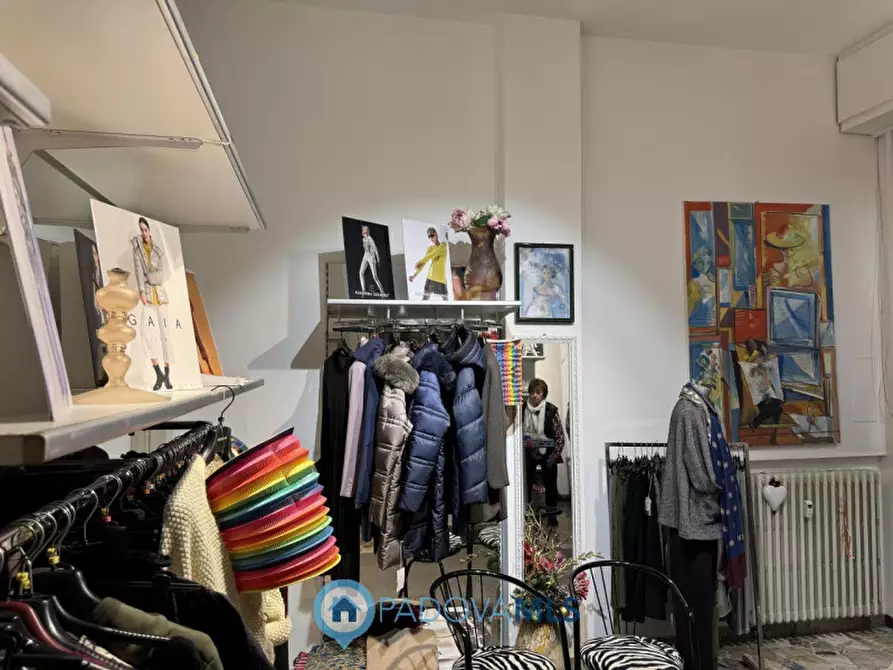 Immagine 1 di Attività commerciale in vendita  in Via del santo 34 a Padova