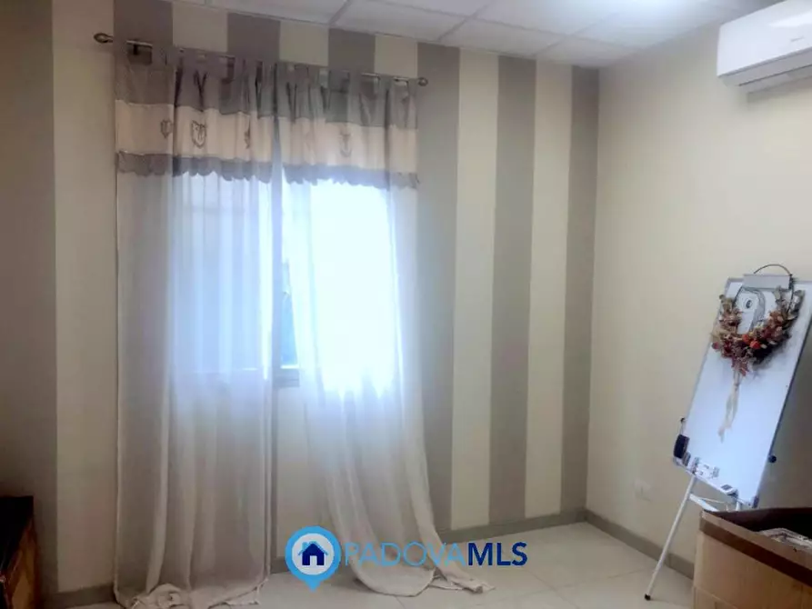 Immagine 3 di Negozio in vendita  in Via Pontevigodarzere, 116 a Padova