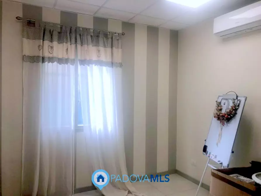 Immagine 4 di Negozio in vendita  in Via Pontevigodarzere, 116 a Padova