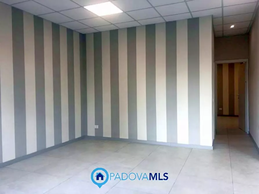 Immagine 11 di Negozio in vendita  in Via Pontevigodarzere, 116 a Padova