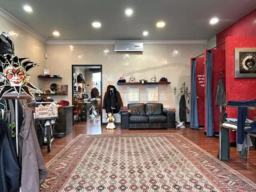 Immagine 1 di Attività commerciale in vendita  in Via dei Colli a Padova