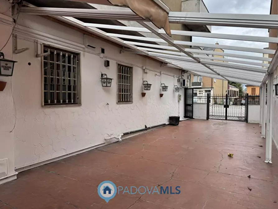 Immagine 5 di Attività commerciale in vendita  a Padova