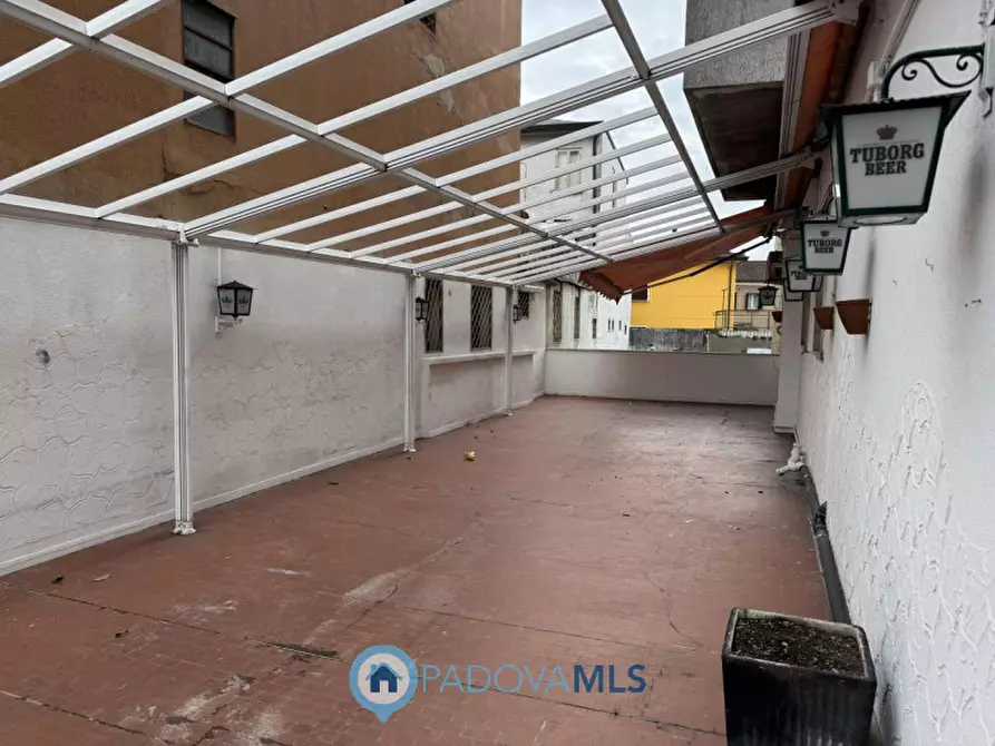 Immagine 7 di Attività commerciale in vendita  a Padova