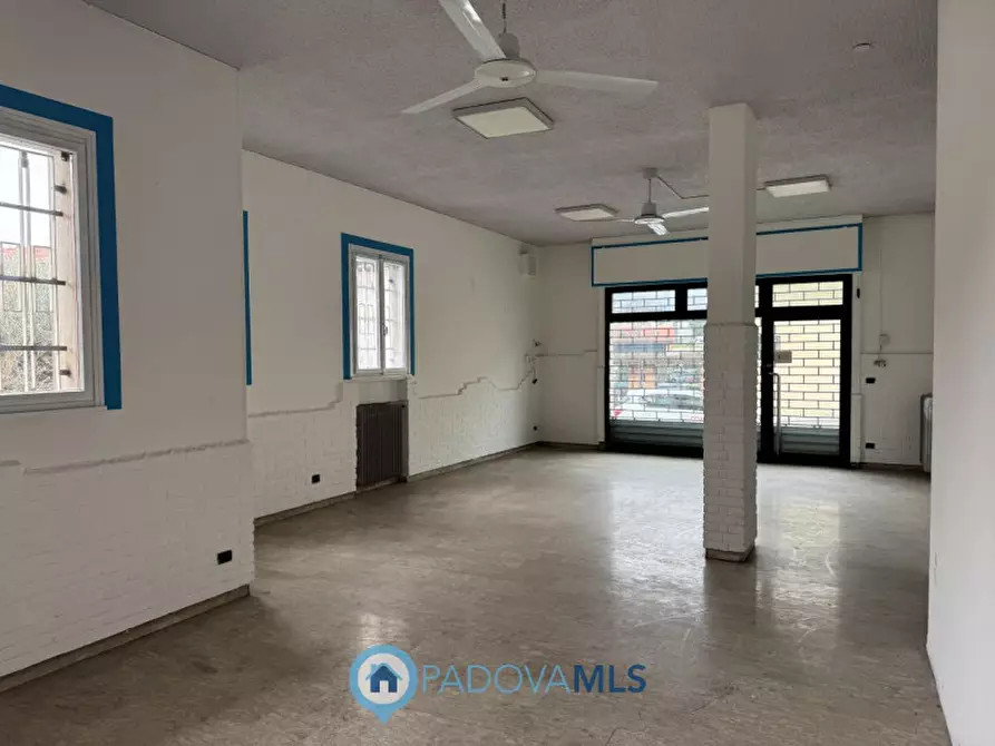 Immagine 9 di Attività commerciale in vendita  a Padova