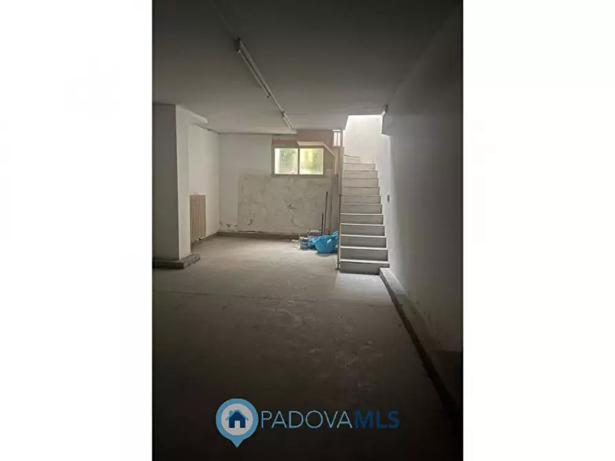 Immagine 4 di Attività commerciale in vendita  in Viale Stazione a Montegrotto Terme