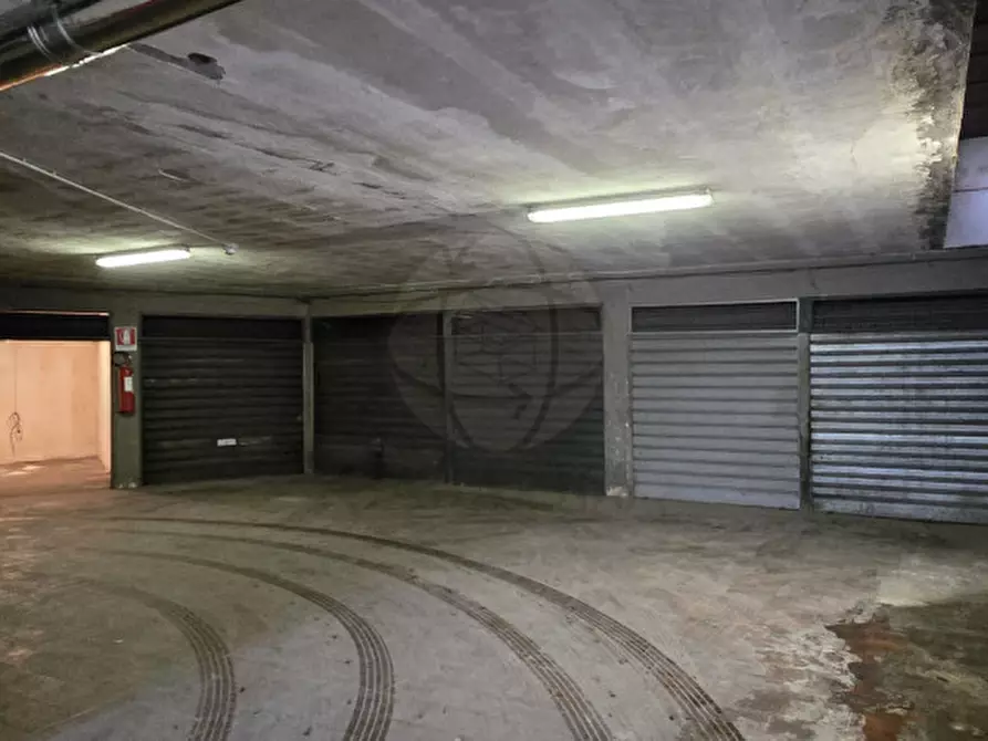 Immagine 1 di Garage in vendita  in Via Venti Settembre a Terni