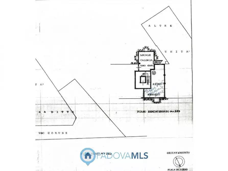 Immagine 4 di Attività commerciale in vendita  in Viale Stazione a Montegrotto Terme