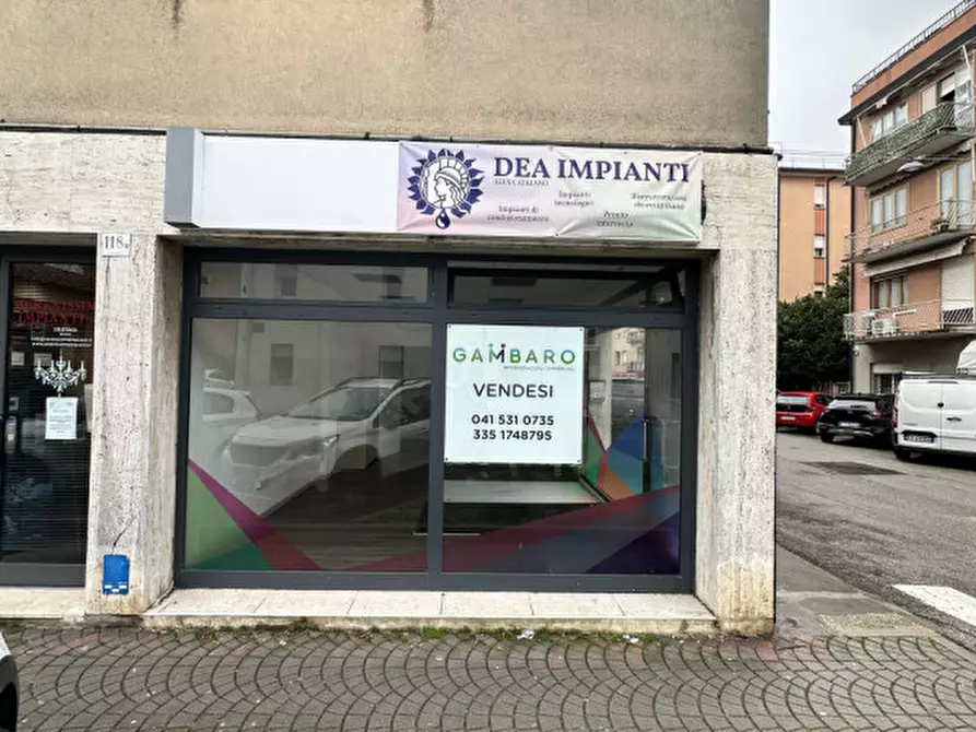 Immagine 1 di Negozio in vendita  in VIA VARRONE a Venezia