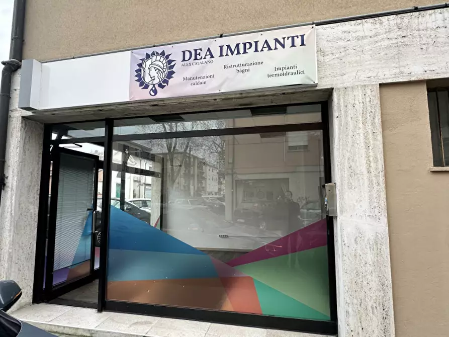 Immagine 4 di Negozio in vendita  in VIA VARRONE a Venezia