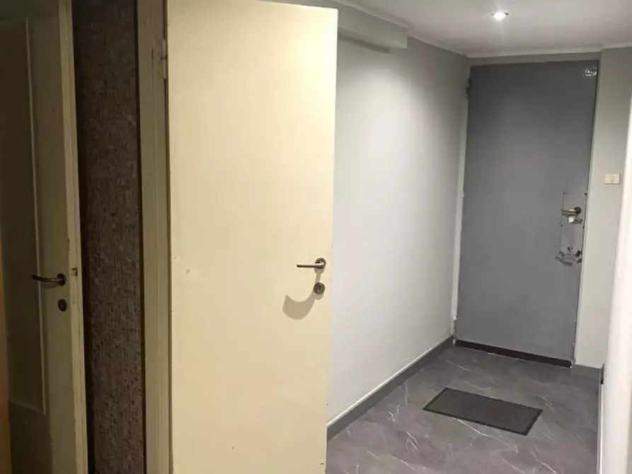 Immagine 11 di Negozio in affitto  in Via Bronzino 1 a Milano